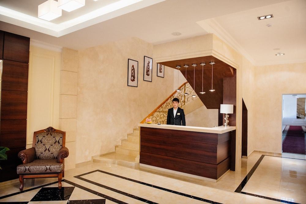 Hotel Goldman Empire Astana Zewnętrze zdjęcie