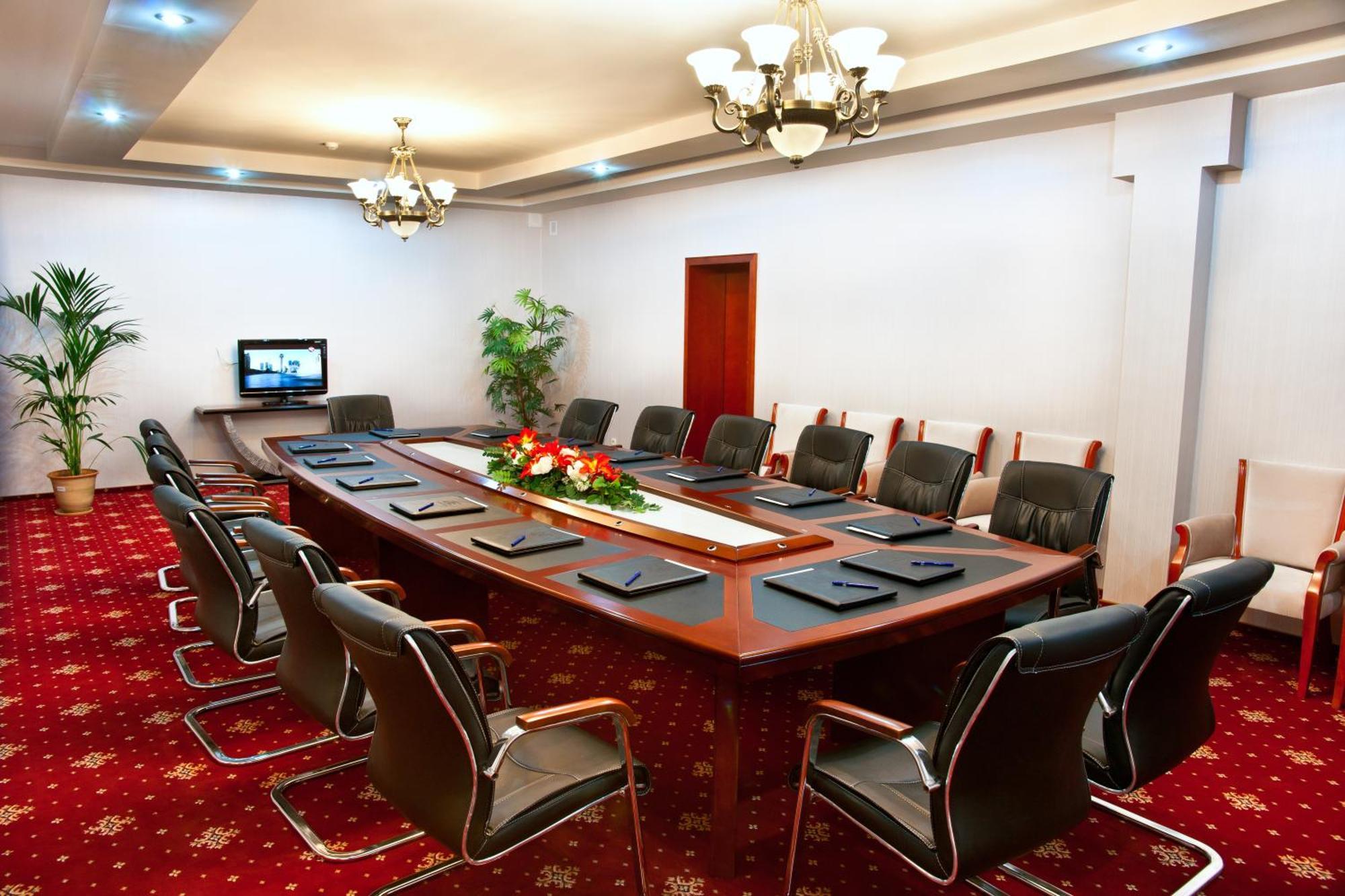 Hotel Goldman Empire Astana Zewnętrze zdjęcie