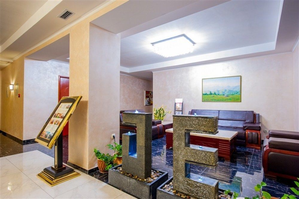 Hotel Goldman Empire Astana Zewnętrze zdjęcie