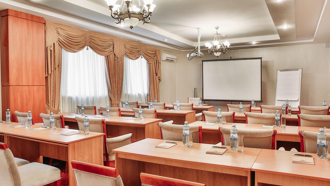 Hotel Goldman Empire Astana Zewnętrze zdjęcie