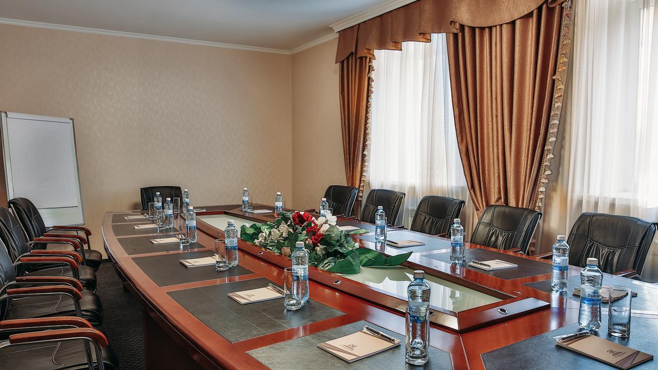 Hotel Goldman Empire Astana Zewnętrze zdjęcie