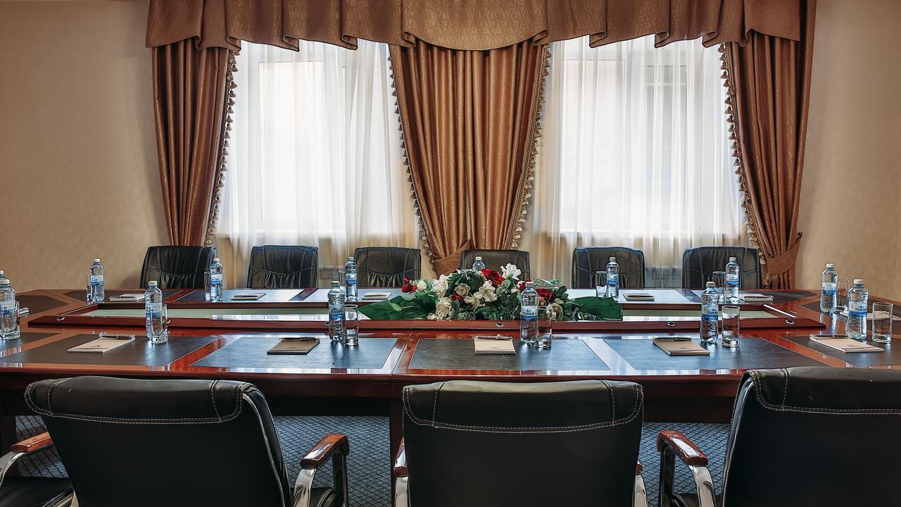Hotel Goldman Empire Astana Zewnętrze zdjęcie